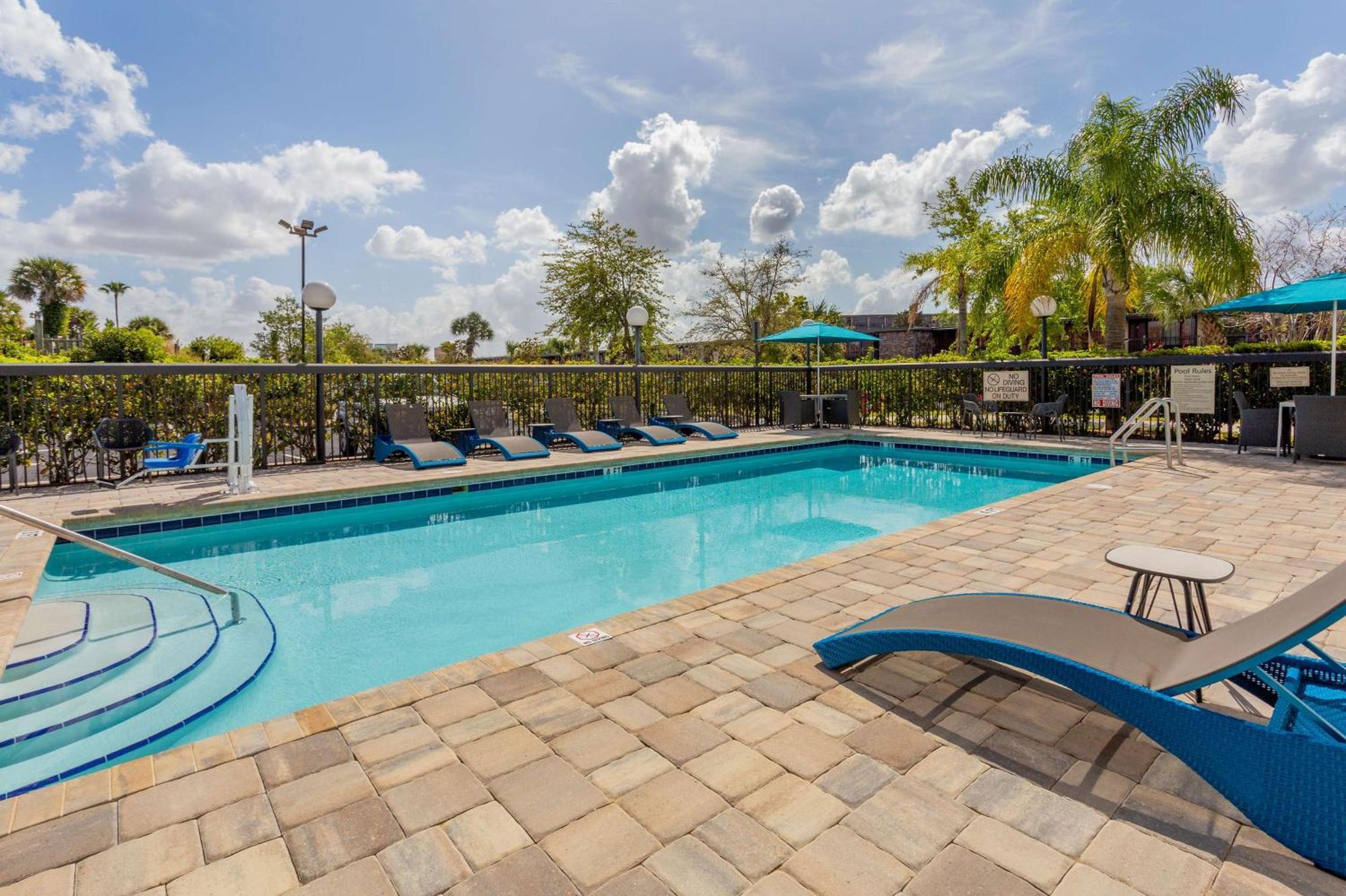Hampton Inn & Suites Orlando International Drive North Екстериор снимка